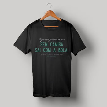 Sem Camisa sai com a bola